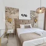 6 Bedroom Stunning In Hébergement de vacances *