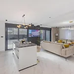 6 Bedroom Stunning In *