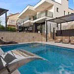 6 Bedroom Stunning In *
