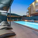 6 Bedroom Stunning In Holiday home Podglavica