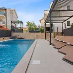 6 Bedroom Stunning In *
