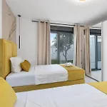 6 Bedroom Stunning In Hébergement de vacances *