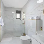 Hébergement de vacances 6 Bedroom Stunning In Podglavica