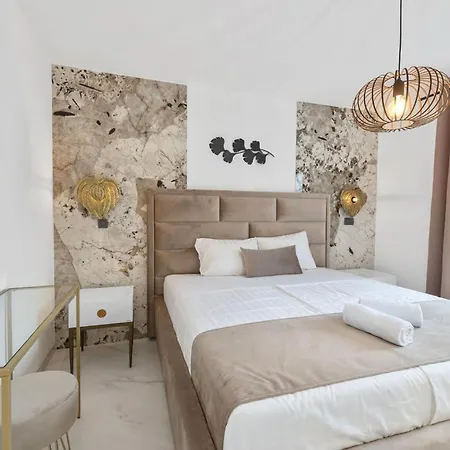 6 Bedroom Stunning In Holiday home *