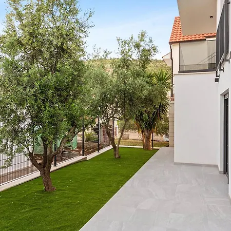 Hébergement de vacances 6 Bedroom Stunning In *