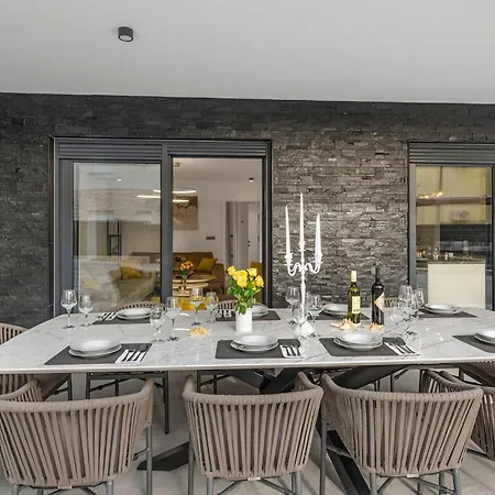Holiday home Beautiful In With Kitchen Podglavica