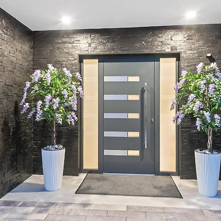 6 Bedroom Stunning In Podglavica