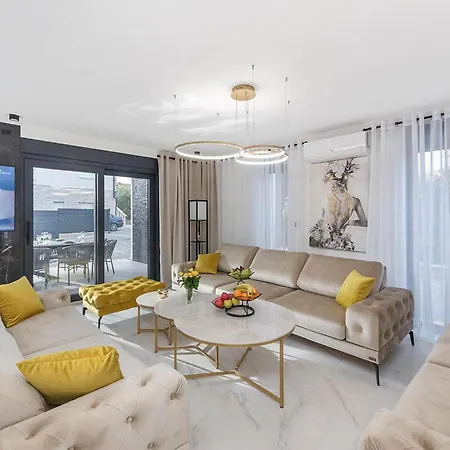 6 Bedroom Stunning In