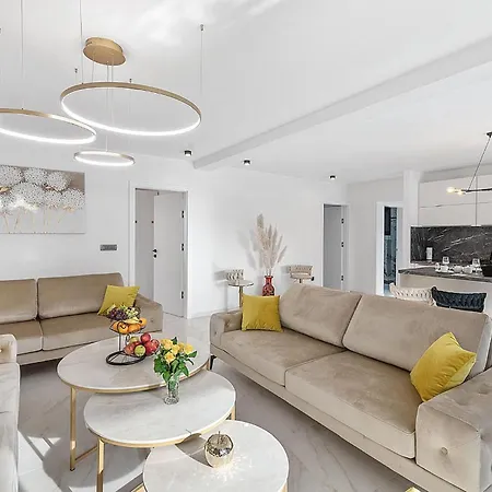 6 Bedroom Stunning In Holiday home