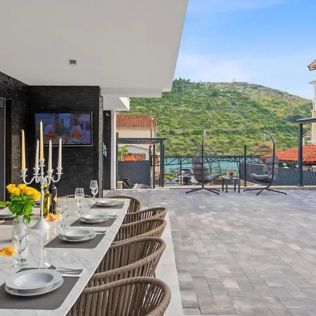 6 Bedroom Stunning In