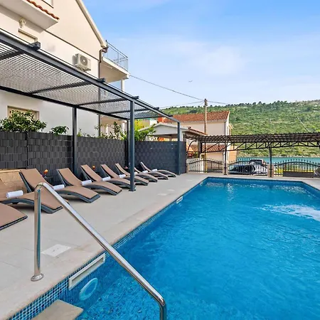 6 Bedroom Stunning In Holiday home