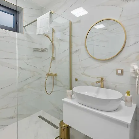 Vikendica 6 Bedroom Stunning In *