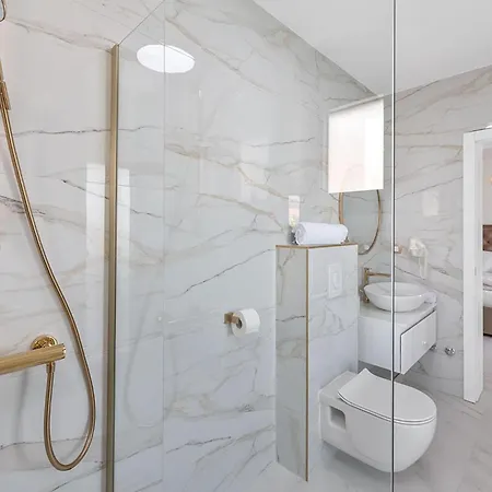 Vikendica 6 Bedroom Stunning In