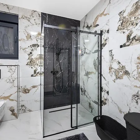 6 Bedroom Stunning In Vikendica