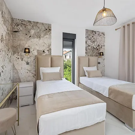 6 Bedroom Stunning In Holiday home Podglavica
