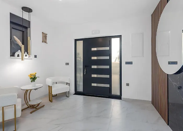 בית נופש 6 Bedroom Stunning In