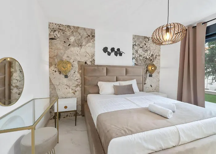 6 Bedroom Stunning In Hébergement de vacances *