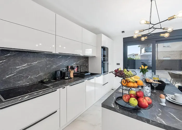 בית נופש 6 Bedroom Stunning In Podglavica