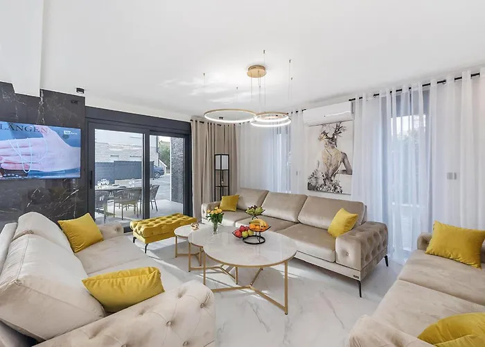 6 Bedroom Stunning In