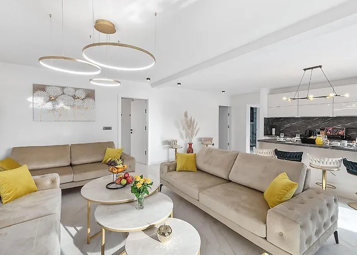 6 Bedroom Stunning In Hébergement de vacances