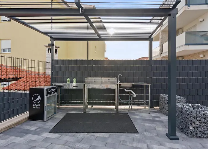 6 Bedroom Stunning In בית נופש *