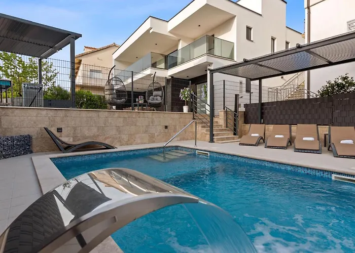 6 Bedroom Stunning In *