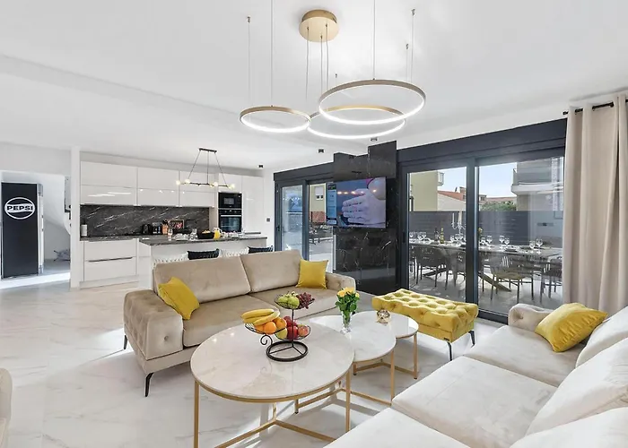 6 Bedroom Stunning In Podglavica