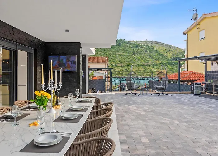 6 Bedroom Stunning In