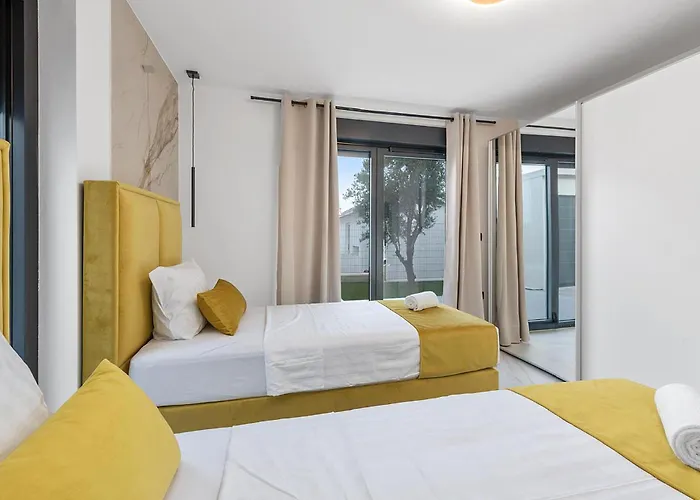 6 Bedroom Stunning In בית נופש *