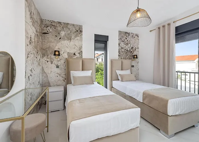 6 Bedroom Stunning In Hébergement de vacances Podglavica