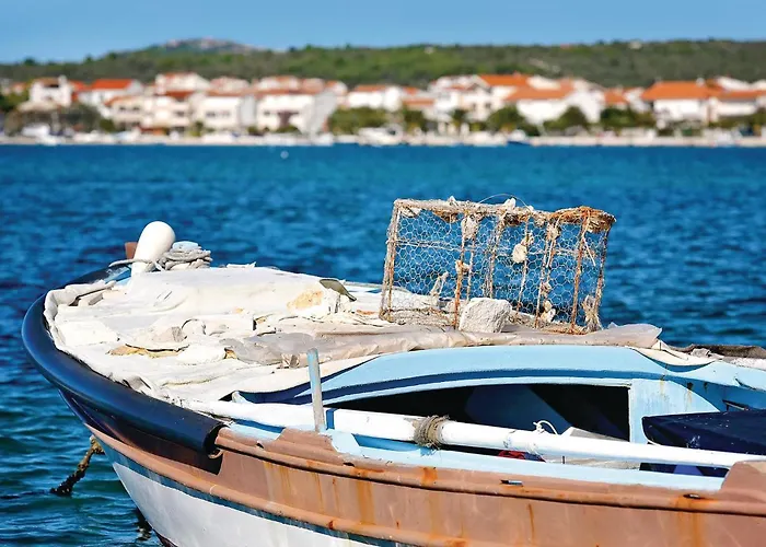 Hébergement de vacances 6 Bedroom Stunning In